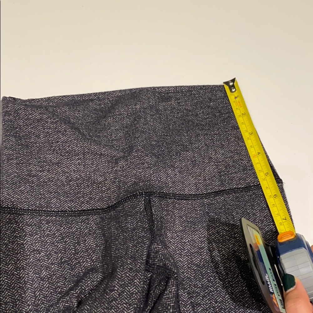 Lululemon High Rise Wunder Unders - Picture 9 of 11